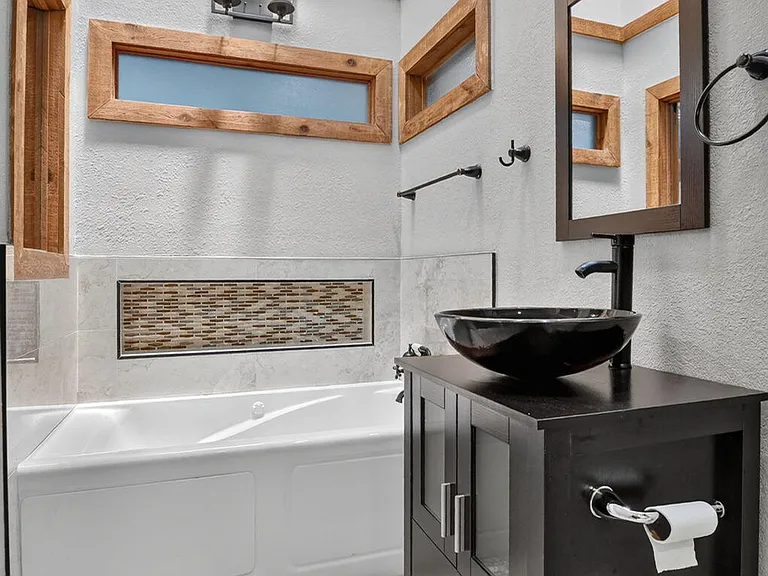 7813 Kenway Pl W — Photo 32