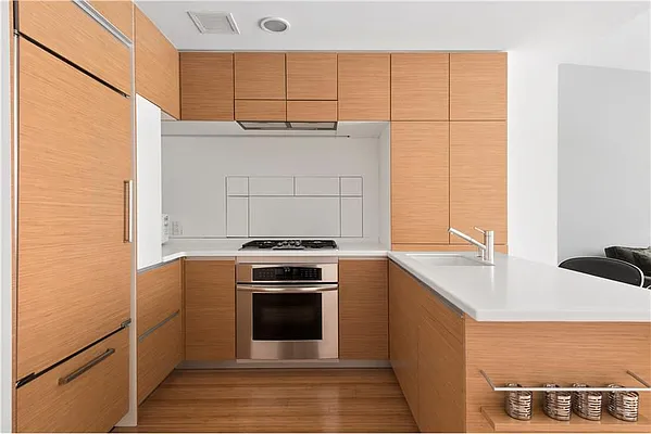 Sold by R New York | media 2