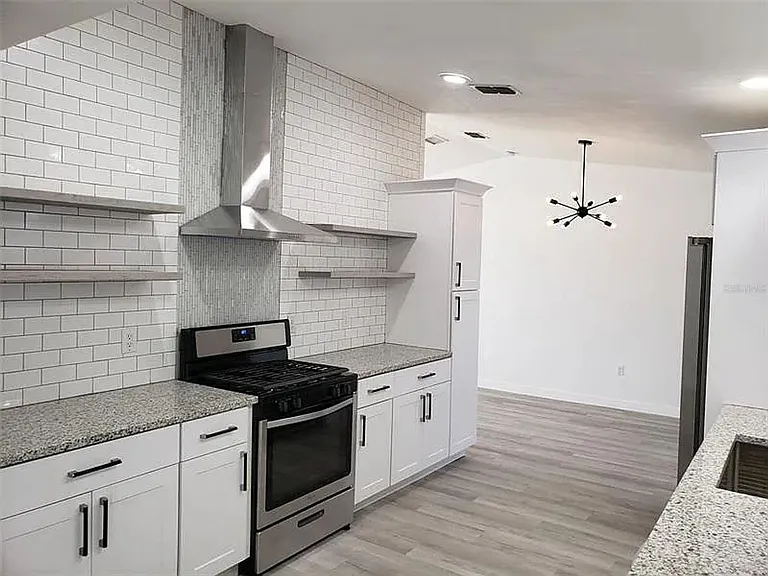 2 Cheyenne Ct — Photo 2