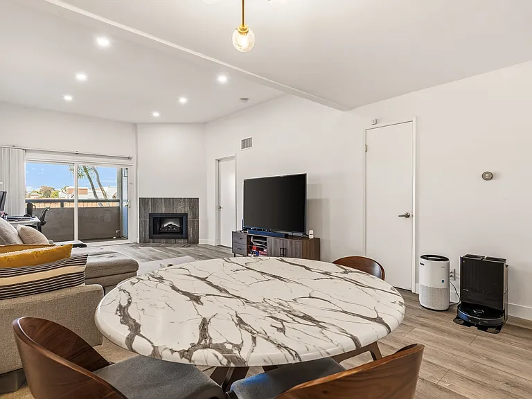 Living room / Dining area
