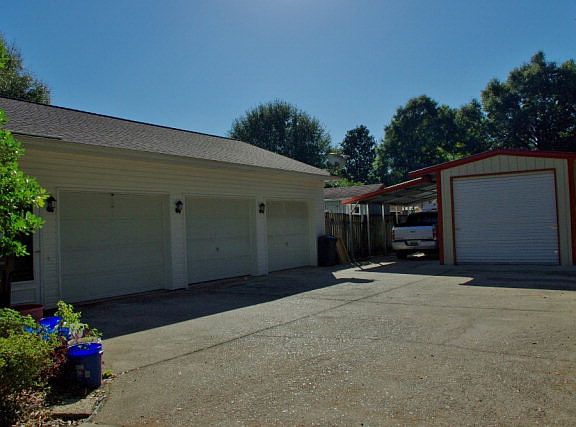 3rd image of 566 Vaughn Dr N