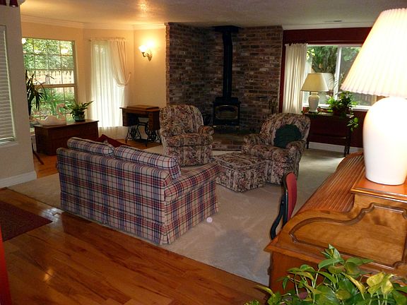 3rd image of 1346 Discovery Ln