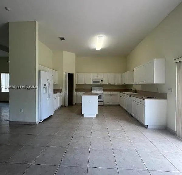 1423 NE 40th Rd — Photo 14