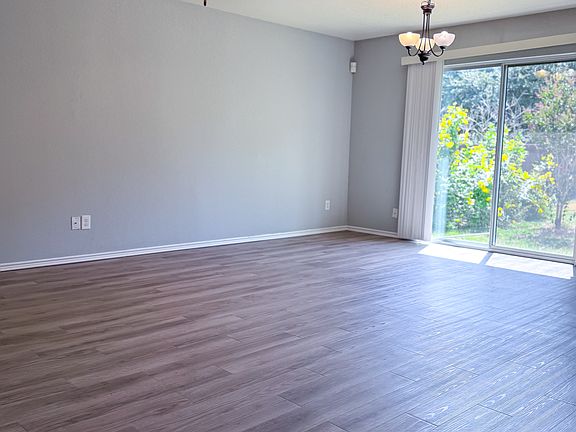2nd image of 427 Orchard Willow
