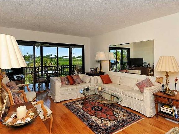 4th image of 992 Bird Bay Way
