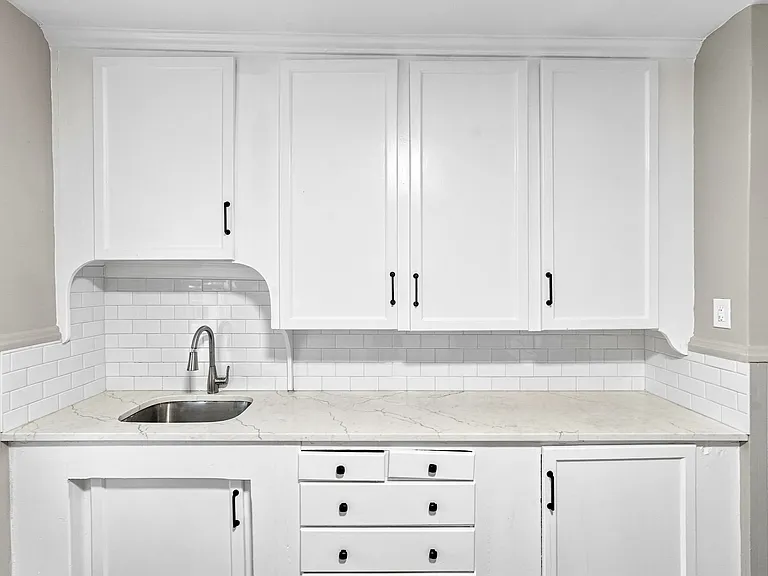 425 Wood Ave #427 — Photo 3