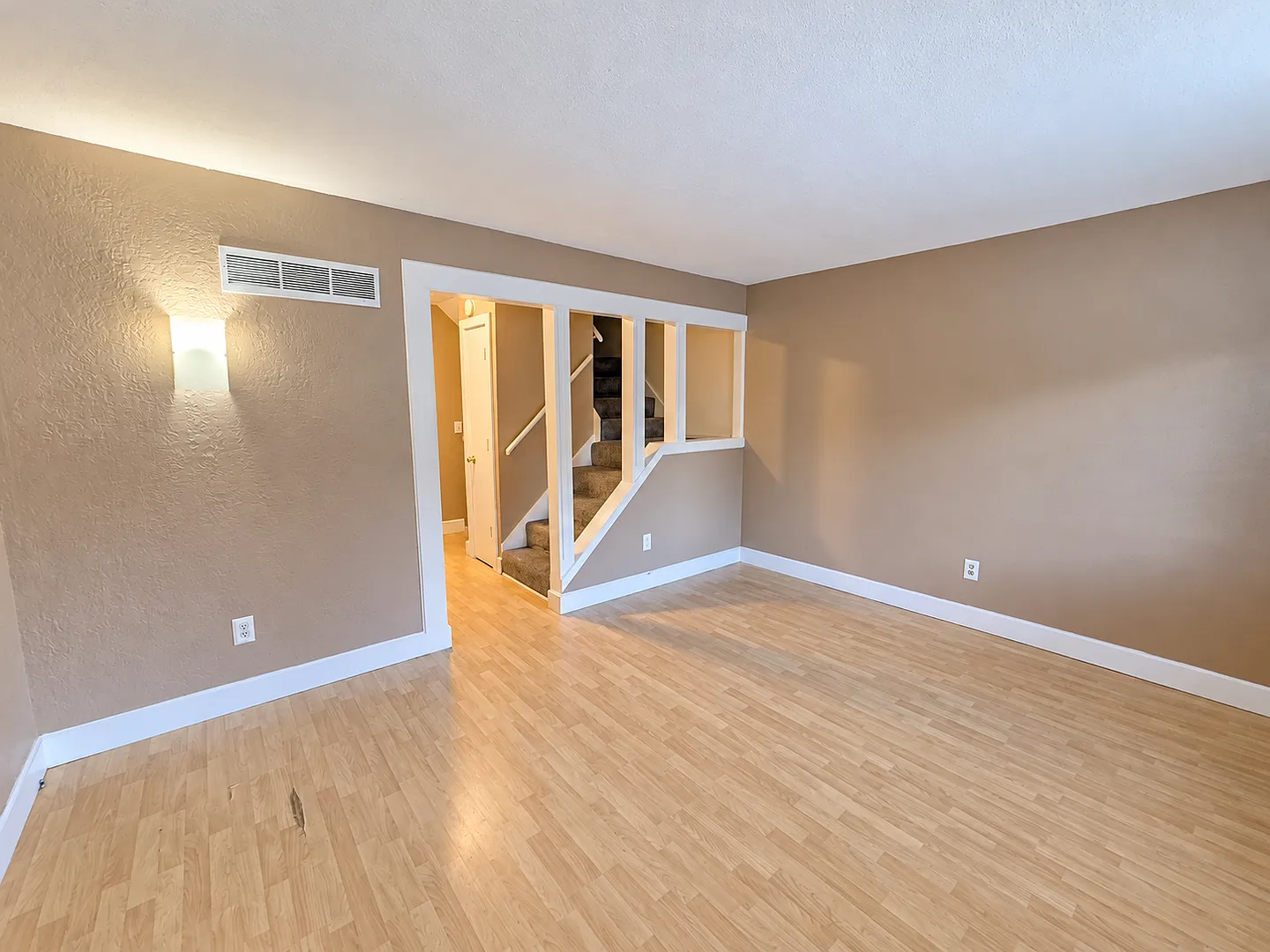 Spacious 2-Bedroom Townhome with Finished Walkout Basement — Photo 2