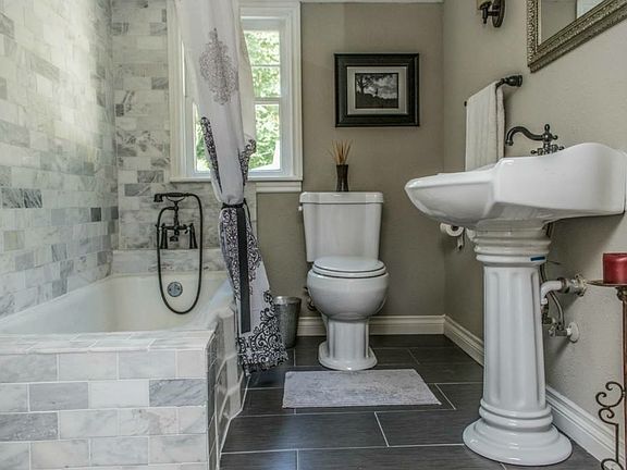3rd image of 3530 Pioneer Way E