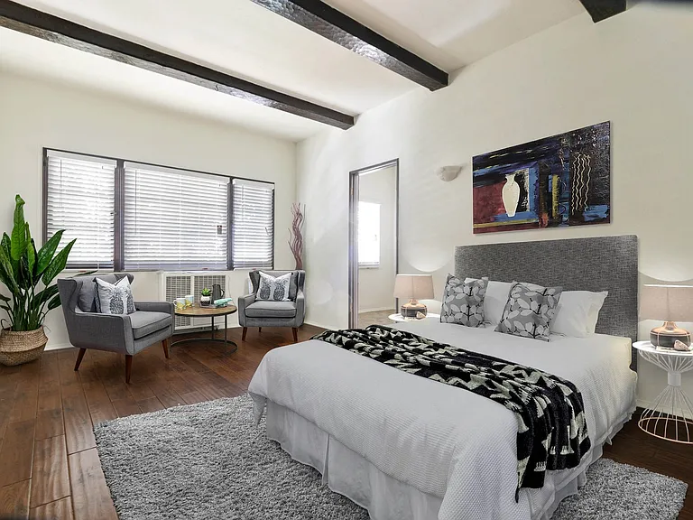 232 S Reeves Dr — Photo 4