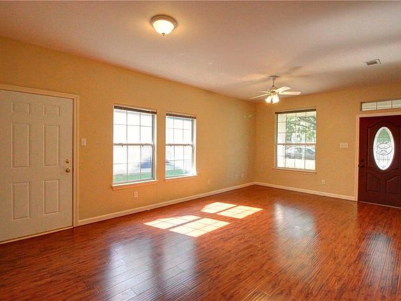 3rd image of 2920 Thrushwood Dr #B