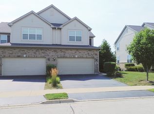 60 Oak Creek Ct, North Aurora, IL 60542