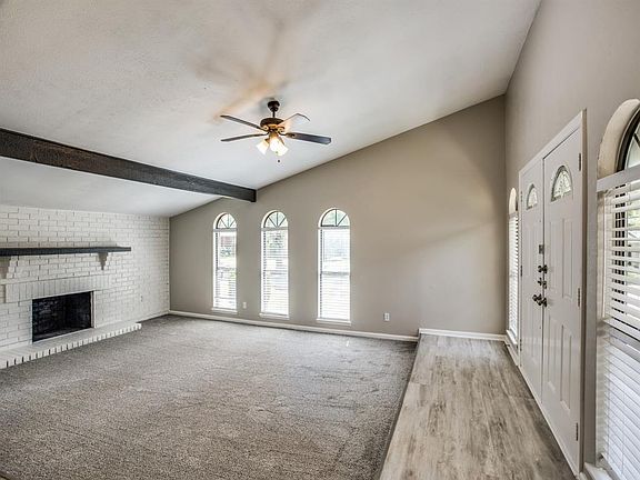 4th image of 1209 Warwick Dr