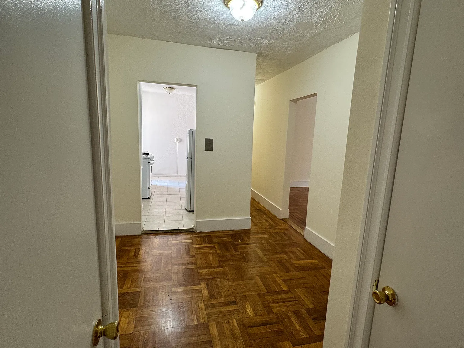 4254 Carpenter Ave — Photo 1