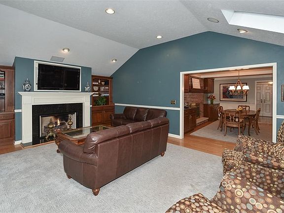 4th image of 22604 Sunnyhill Dr