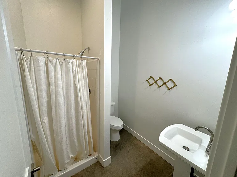 840 N Maple St #12 — Photo 7