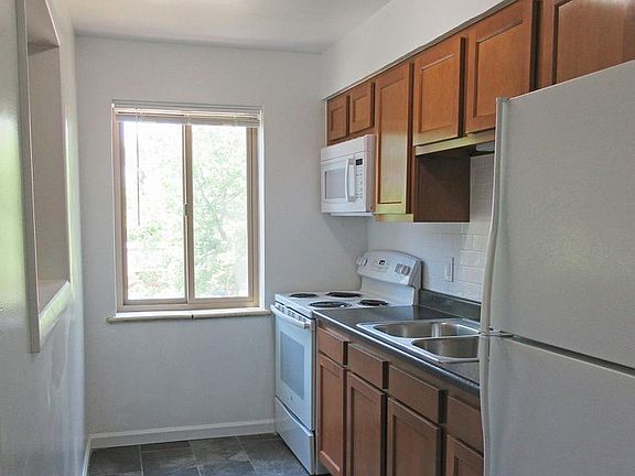 4th image of 1430 Albion St #103