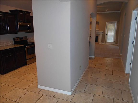 3rd image of 2647 Villa Blvd