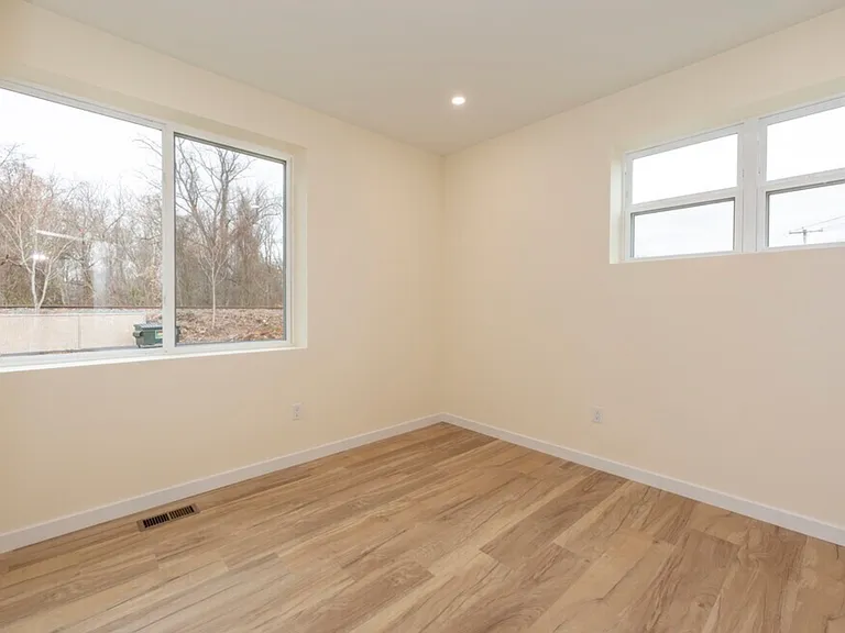 141 Bridge Street Apartments — Photo 4