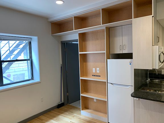 3rd image of 144 Bowdoin St #21B
