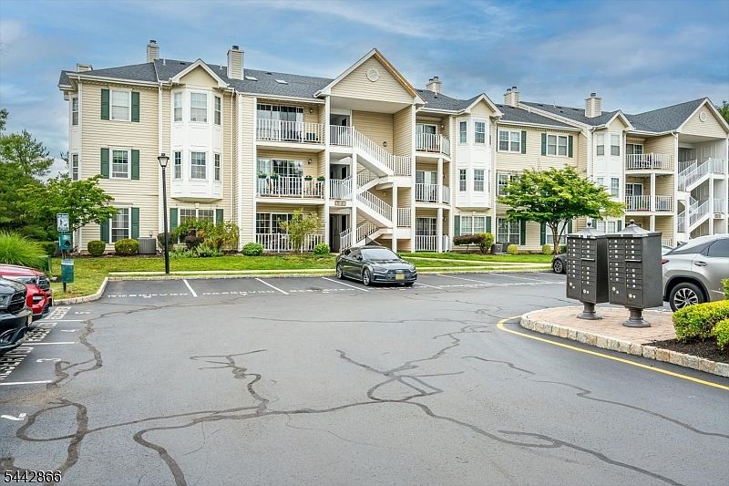 1st image of 76 Clay St #76