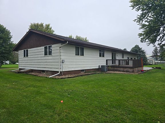 3rd image of 504 Circle Dr