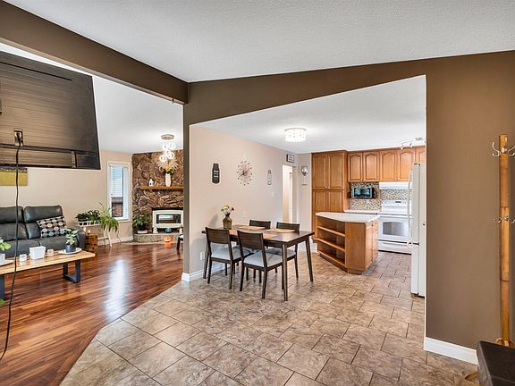 3rd image of 3 Flint Cres
