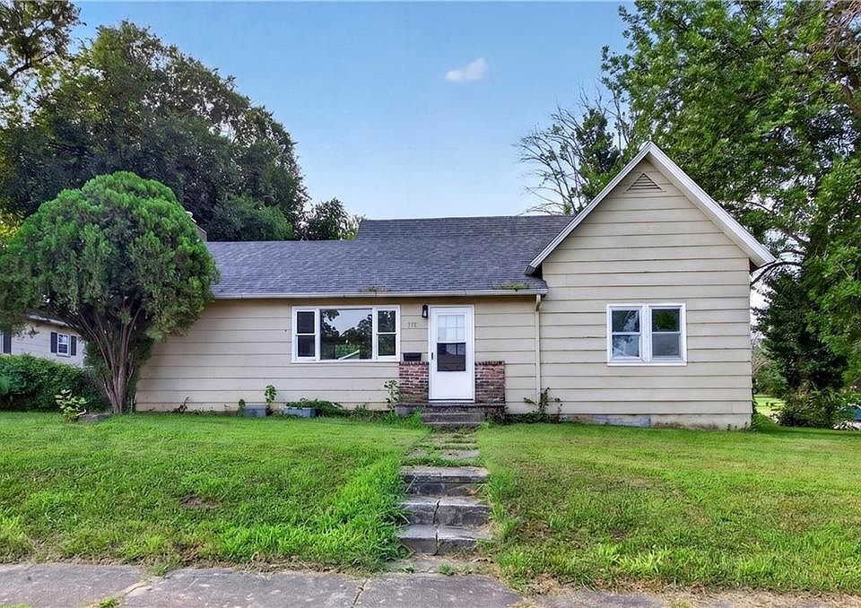 1st image of 935 W Walnut St