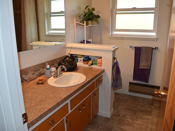 4th image of 8703 48th Dr NE