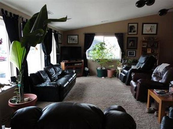 2nd image of 235 Rogue River Dr