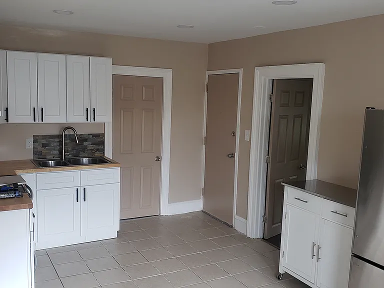 17-19 Mahl Ave #3 — Photo 11