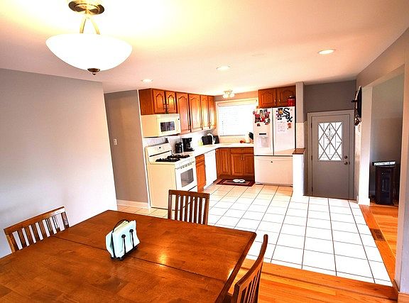 5th image of 5206 S Newland Ave
