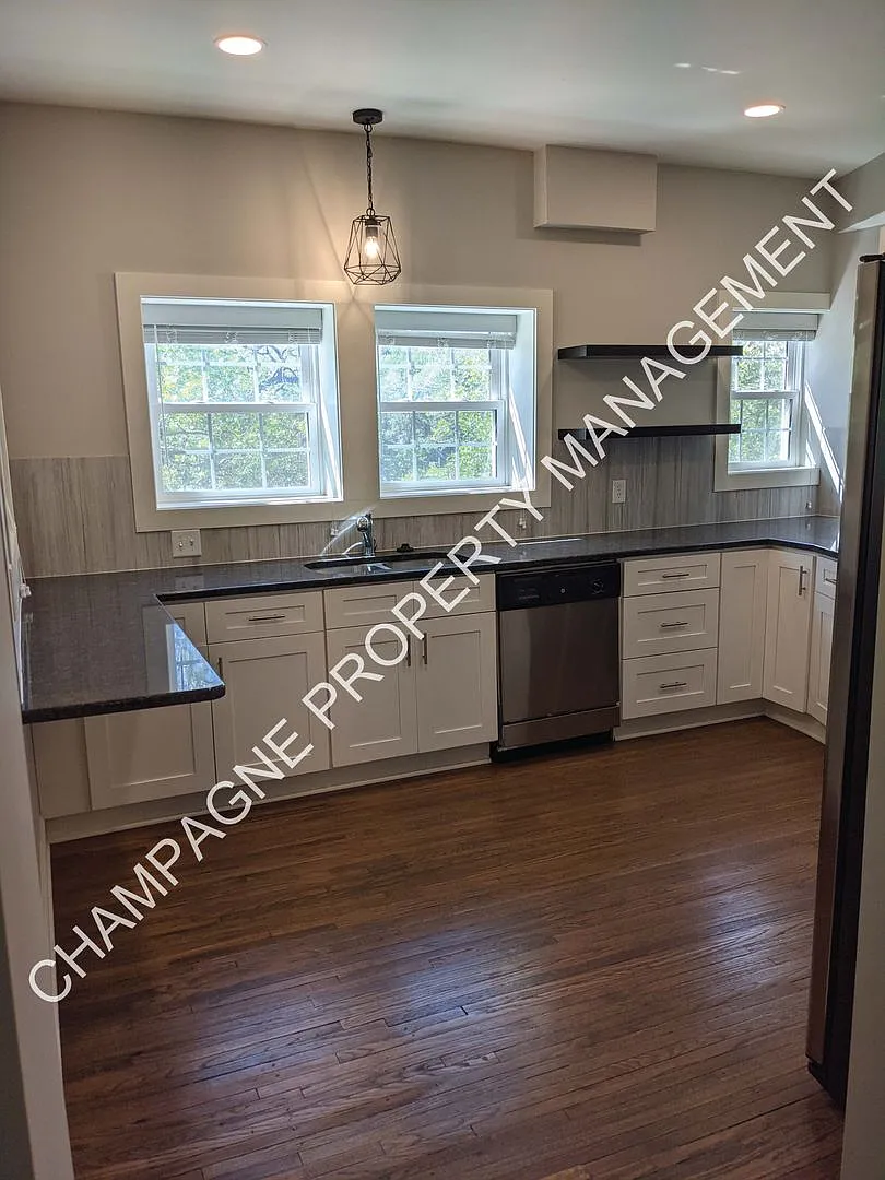 920 Ward Parkway — Photo 3