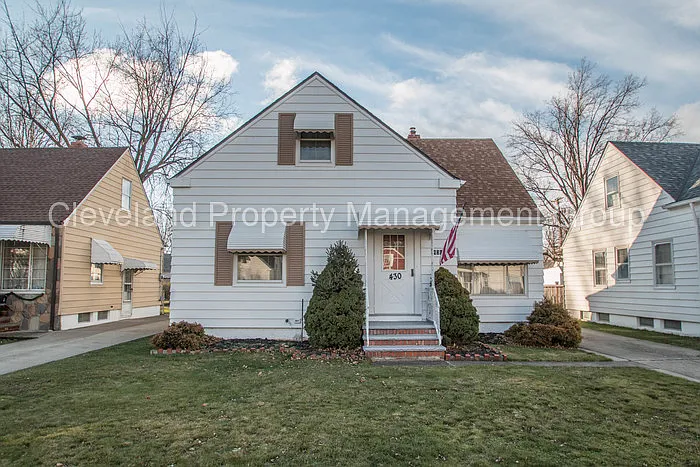 430 E 275th St photo 1