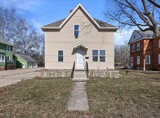 243 E Pearl St, Seymour, WI 54165