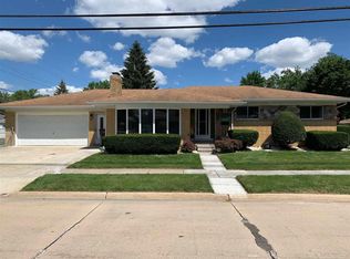 8305 Busch Ave, Center Line, MI 48015