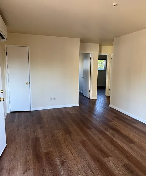 906 Beaver Ln — Photo 4