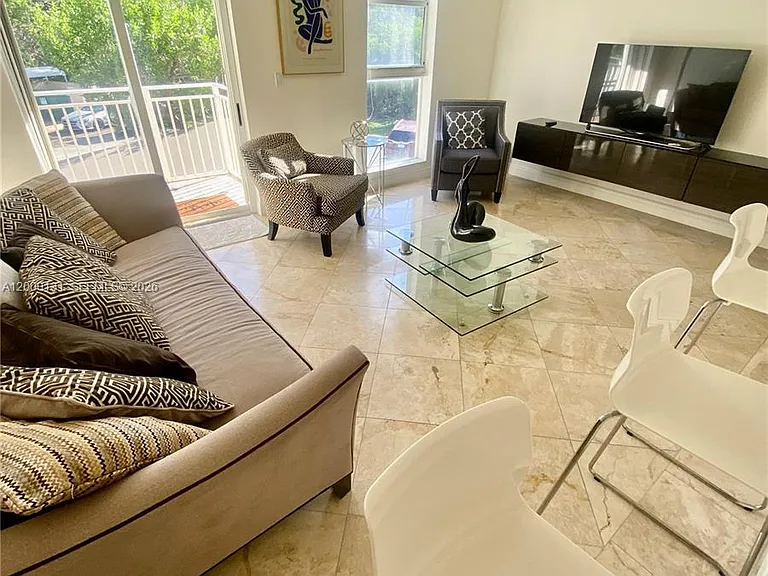 16590 NE 26th Ave #202 — Photo 3