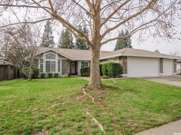 9242 Whittemore Dr, Elk Grove, CA 95624