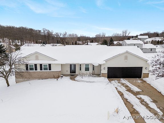 2nd image of 434 Greenview Dr