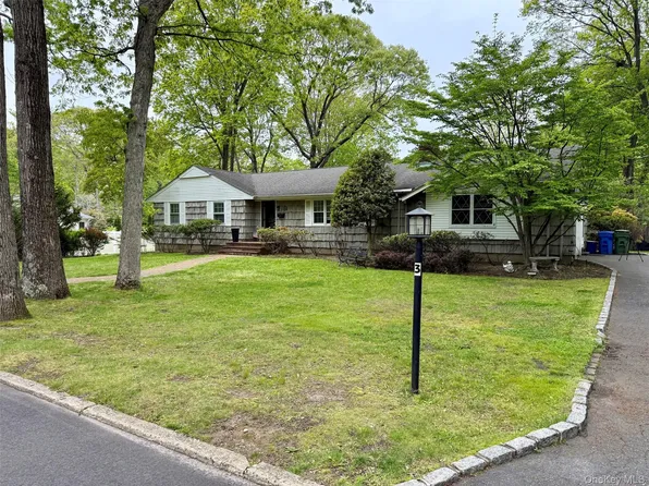 3 Settlers Path, Port Jefferson, NY 11777
