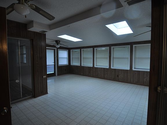4th image of 4278 Sharbeth Dr E