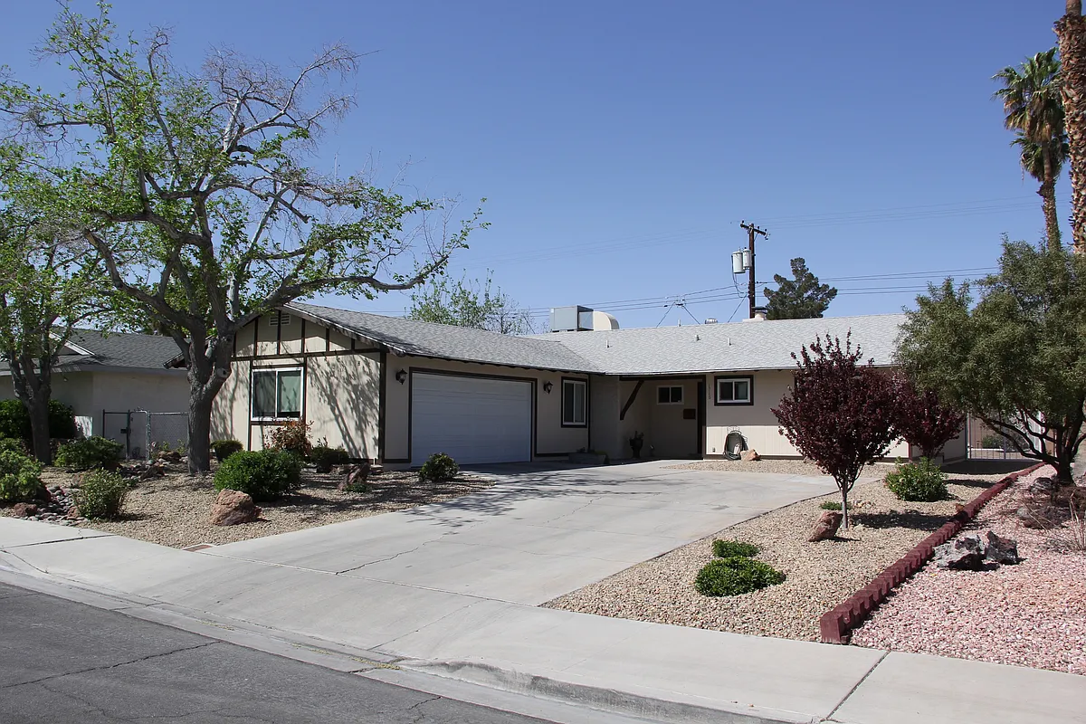 Building Photo - 1716 Ivanhoe Way
