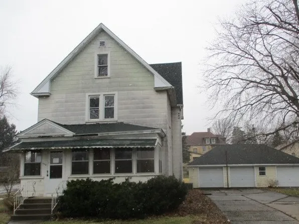 702 Woodward St, Beecher, IL 60401