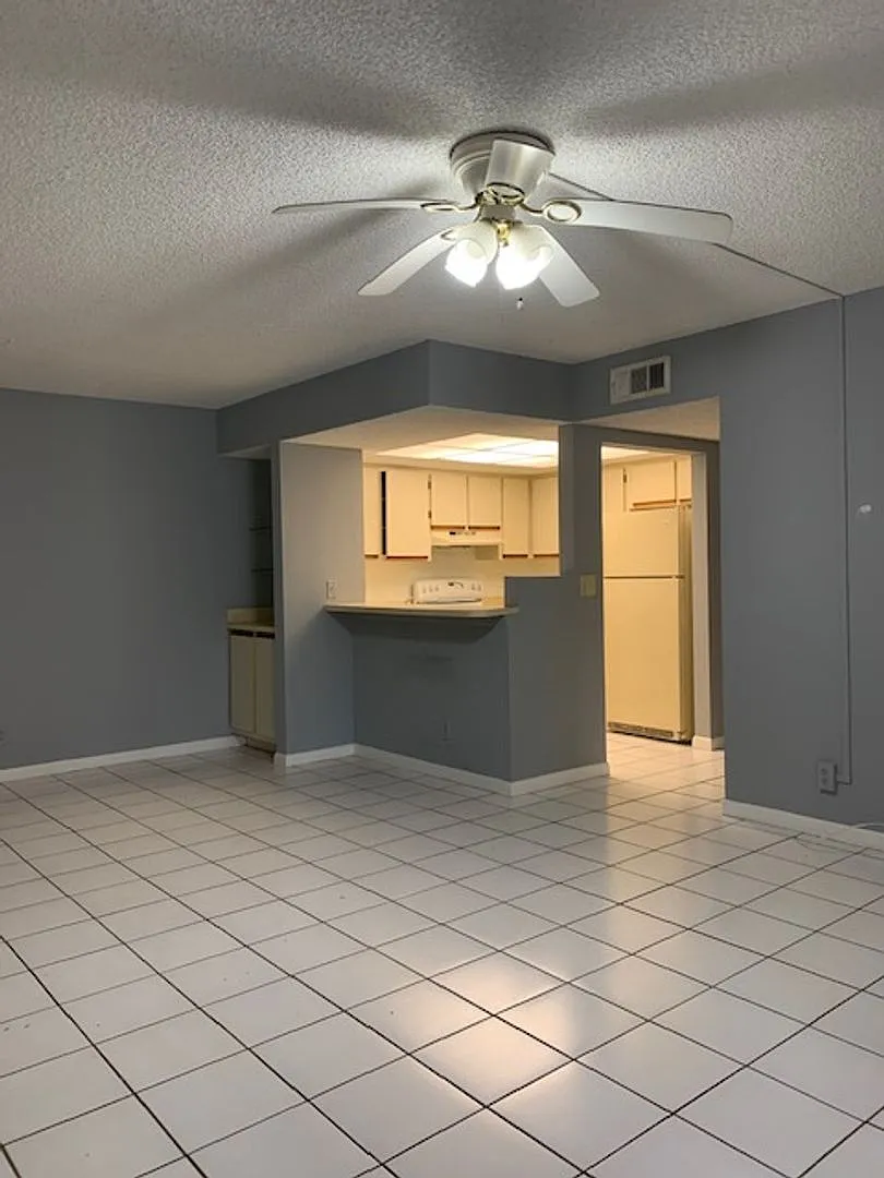 One Bedroom Condo Unit For Rent In Midport Ii — Photo 3