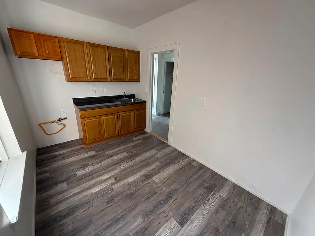 1 bed, $2,123 — Photo 4