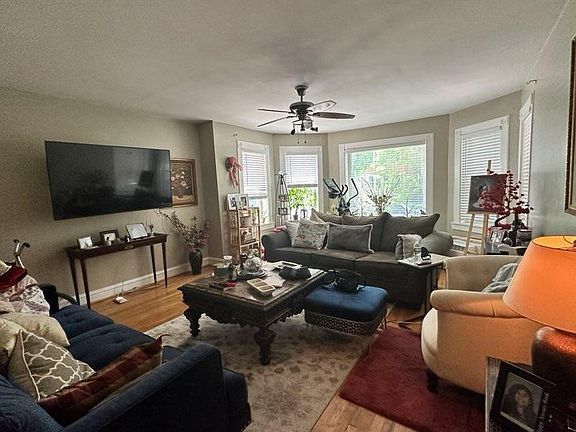 4th image of 5519 N Artesian Ave
