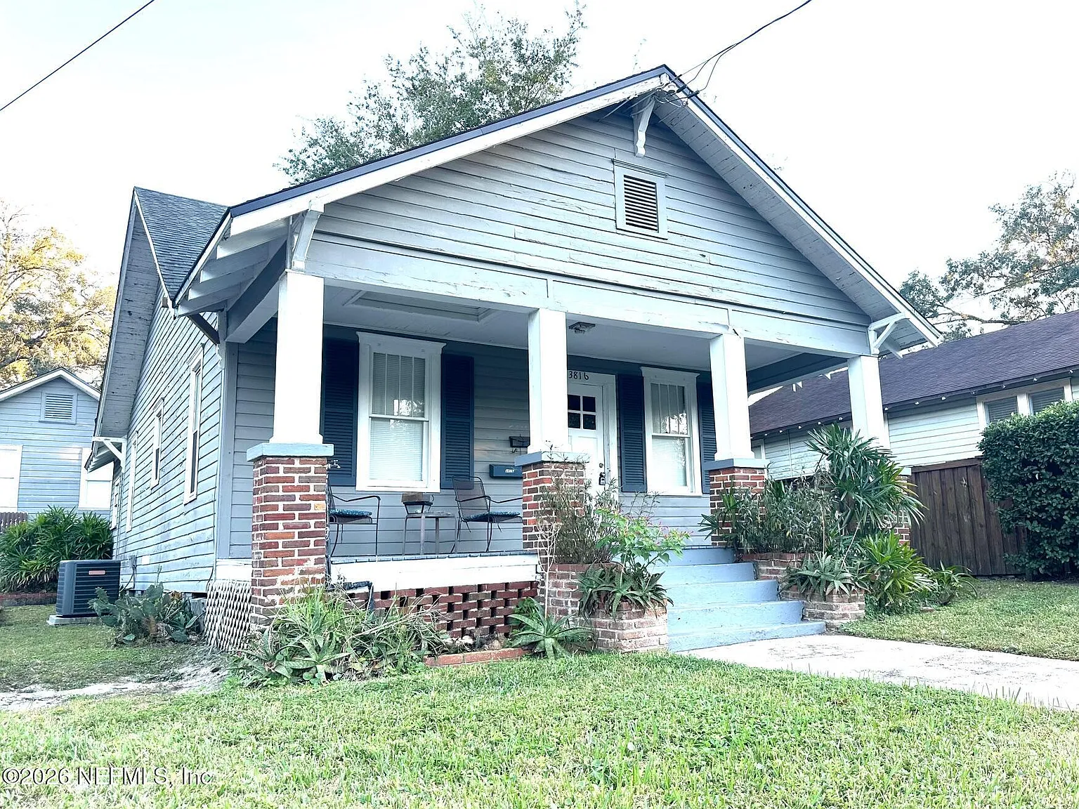 3 bed, 1.0 bath, 1056 sqft, $1,300 — Photo 2
