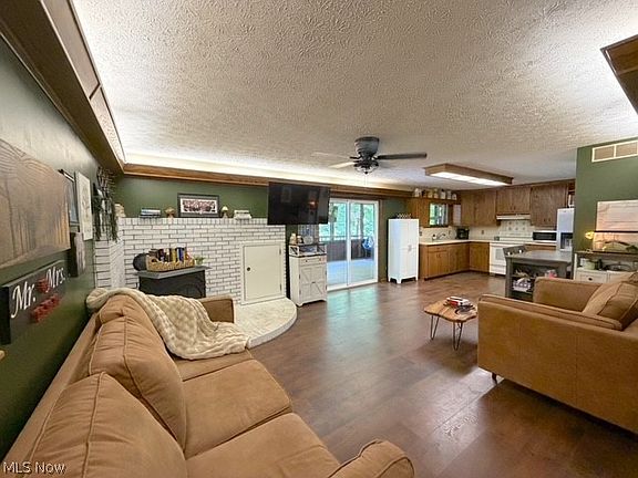 3rd image of 10570 Welton Rd NE