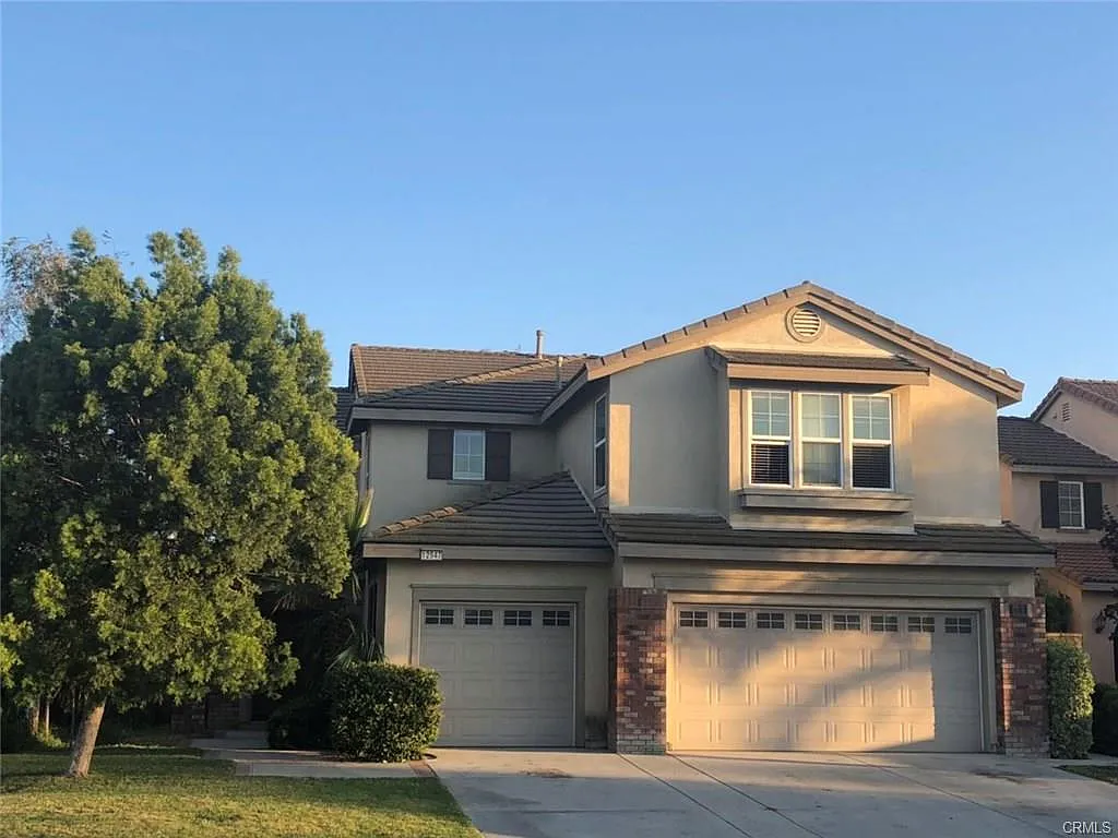 5 bed, 3000 sqft, $4,100 — Photo 2