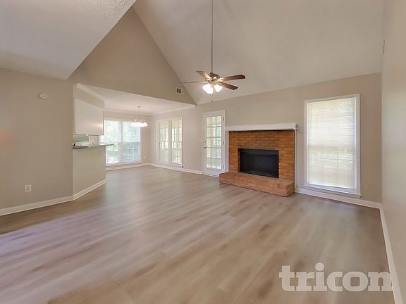 3rd image of 2651 Laurel Woods Ln SE